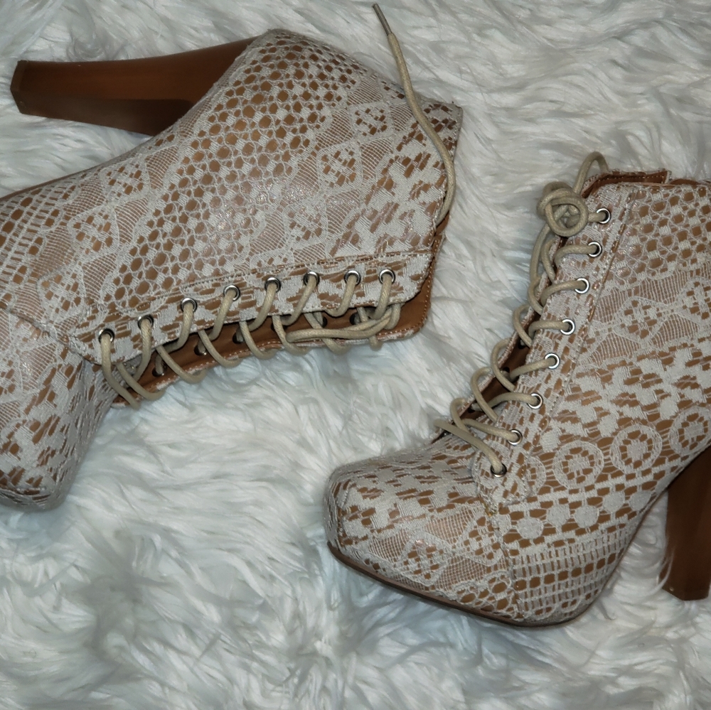 Lace Booties - Picture 3 of 3